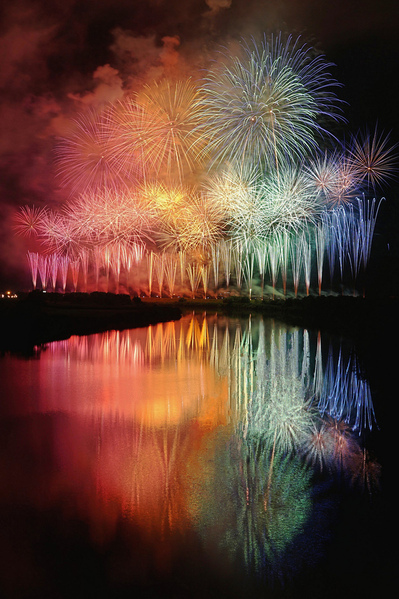 Photograph Rikiya Fukushima Rainbow Fireworks on One Eyeland